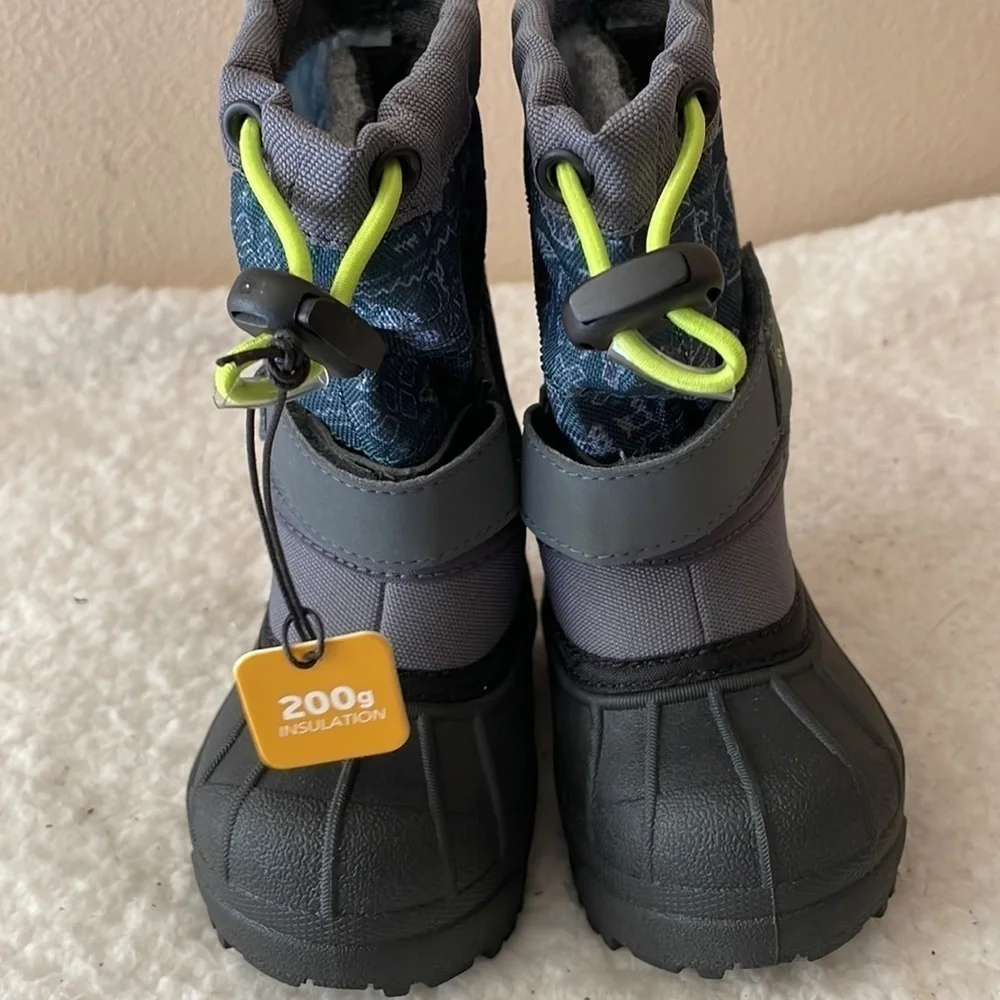 COLUMBIA NWT Snow Boots Size 5